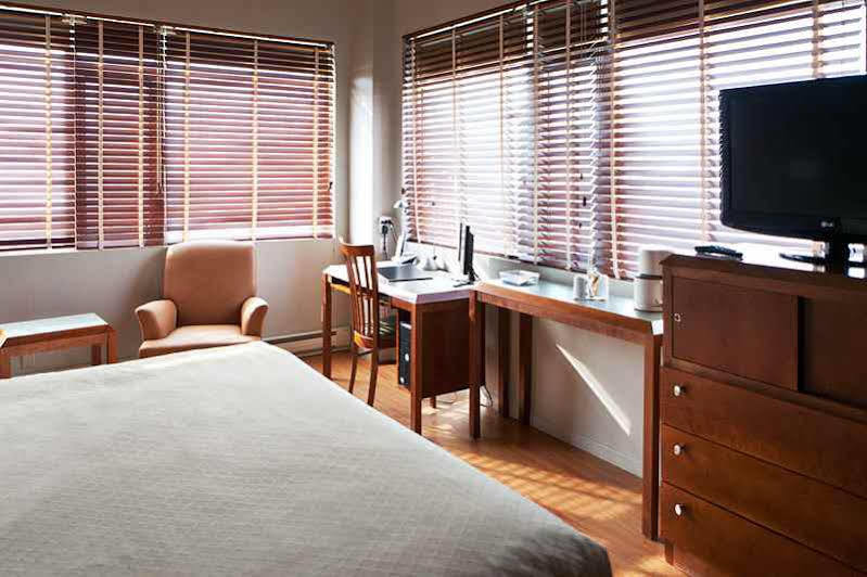 Le Dauphin Montreal-longueuil 3* Longueuil